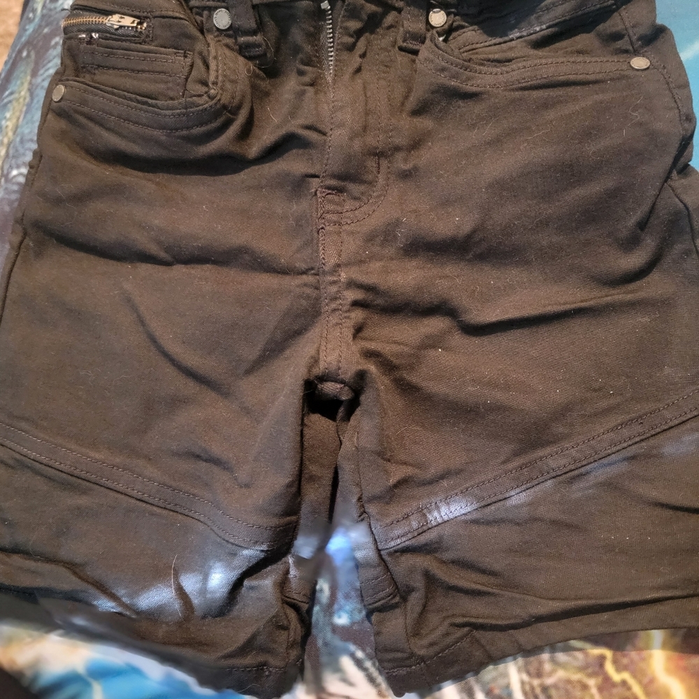 Shorts - Picture 5 of 6